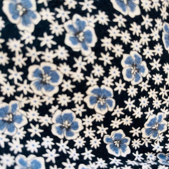 LOFT Outlet Blue Floral Short Sleeve Top   Size S - Picture 3 of 5